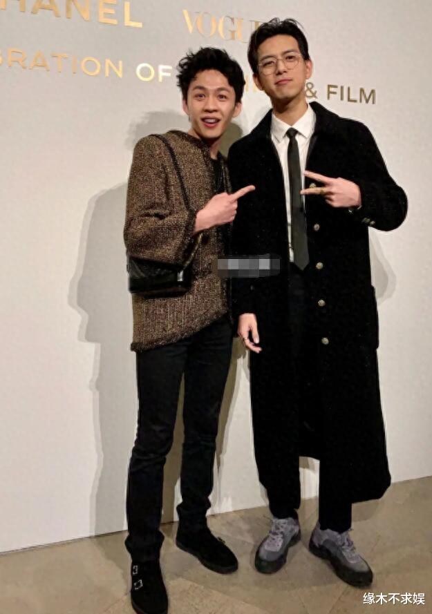 30岁王紫璇官宣恋情后露面,小腹隆起穿拖鞋,和富豪恋情再添佐证