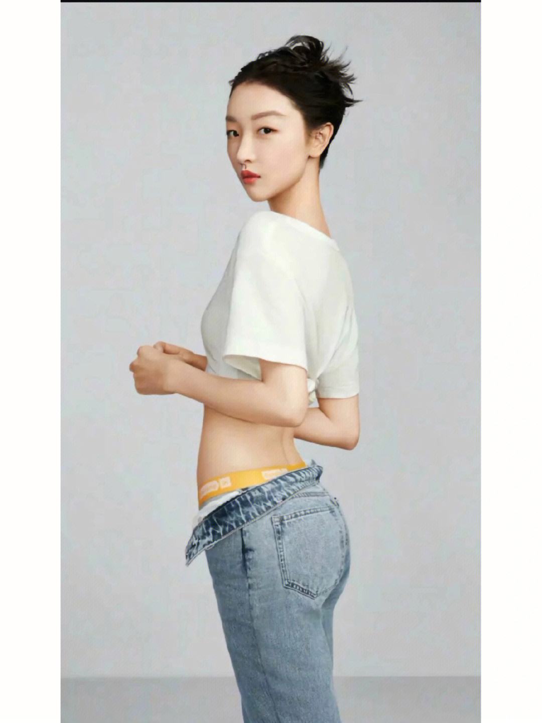 |完美女神是假的,溜肩没腰,皮肤松弛,生图揭露人间真实