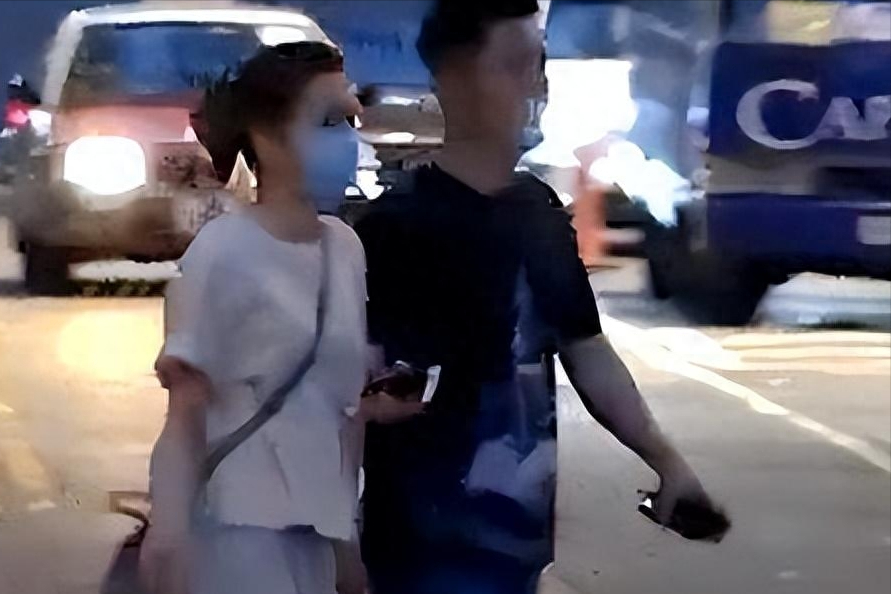 抛妻弃子、净身出户，为追求美女嫩模，49岁的傅程鹏终究付出代价