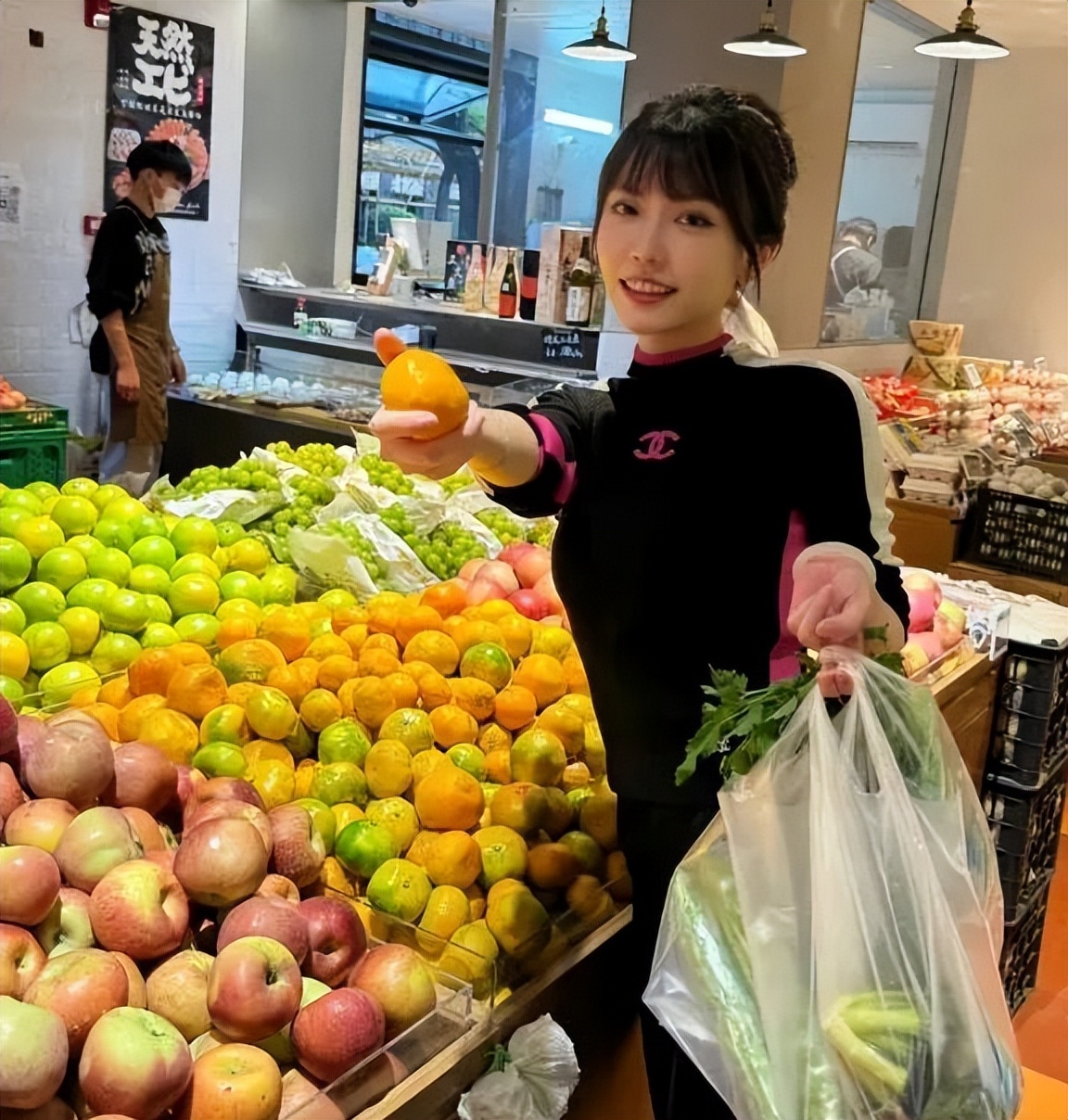 就300粉丝！周淑怡进军某红书转型美妆博主失败，建议走搞笑路线