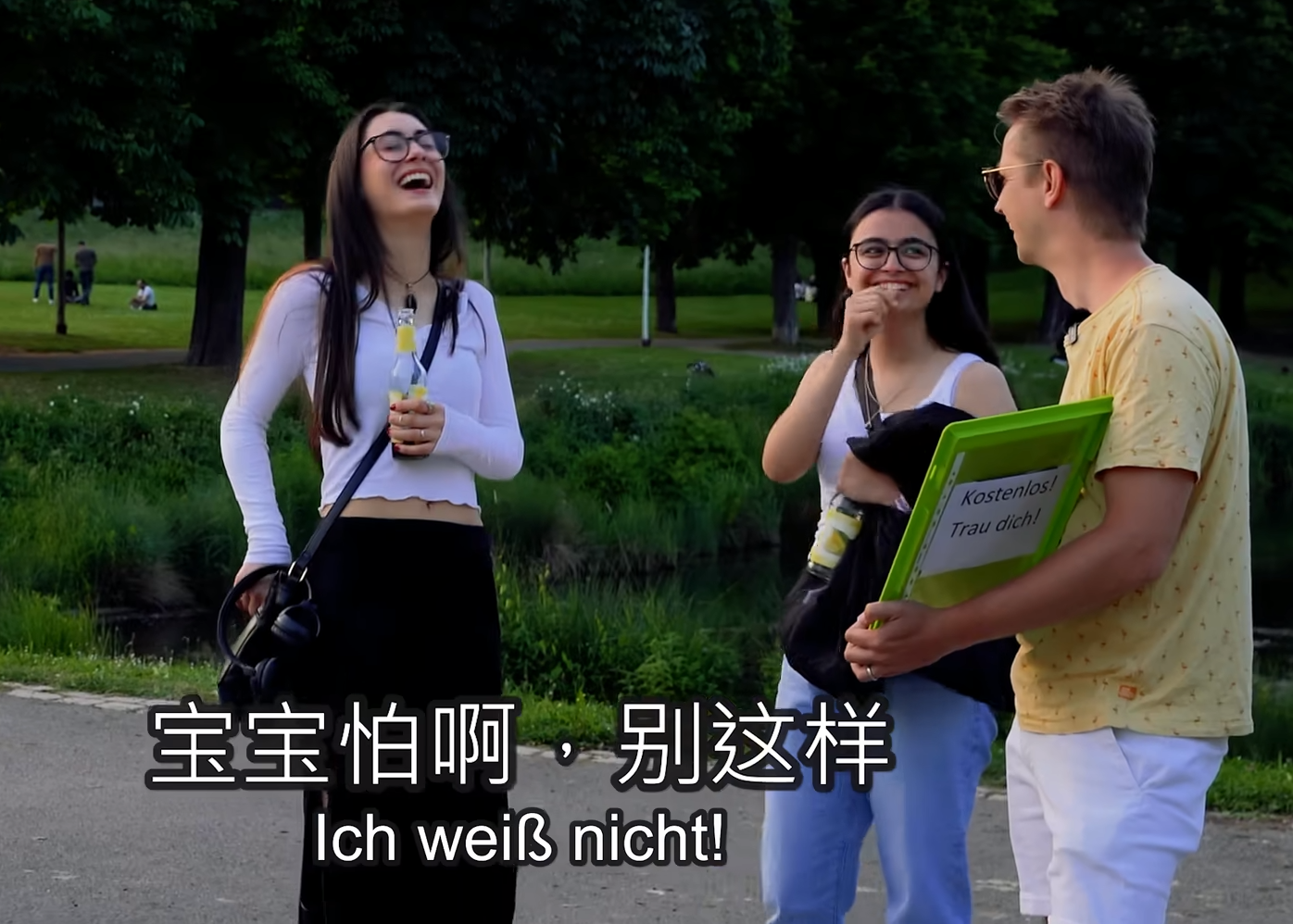 鸡爪|德国网红摆摊卖中餐!580万人围观酸菜烤肉,鸡爪让老外口服心服