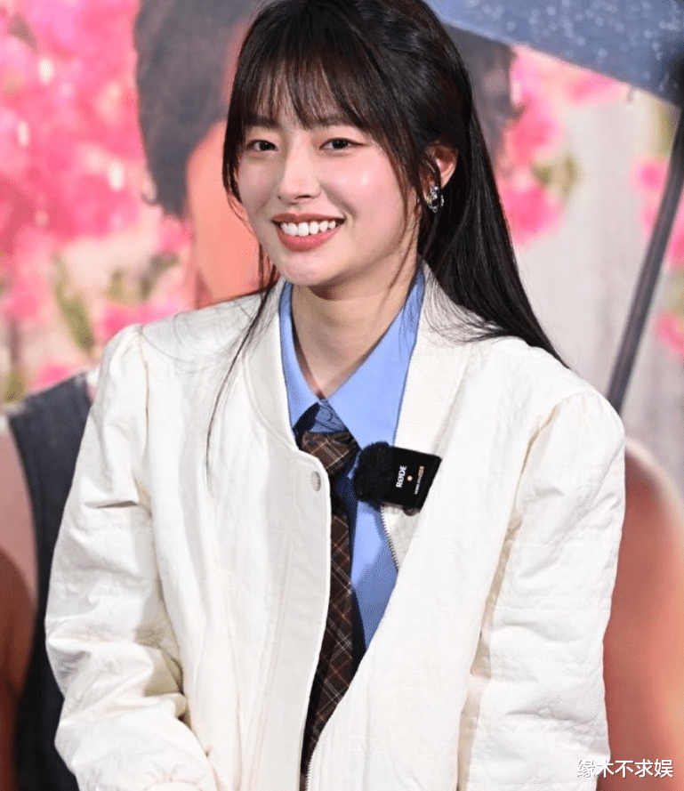 言承旭|46岁言承旭扫楼生图被嘲：皮肤粗糙、脸型诡异，被质疑医美！