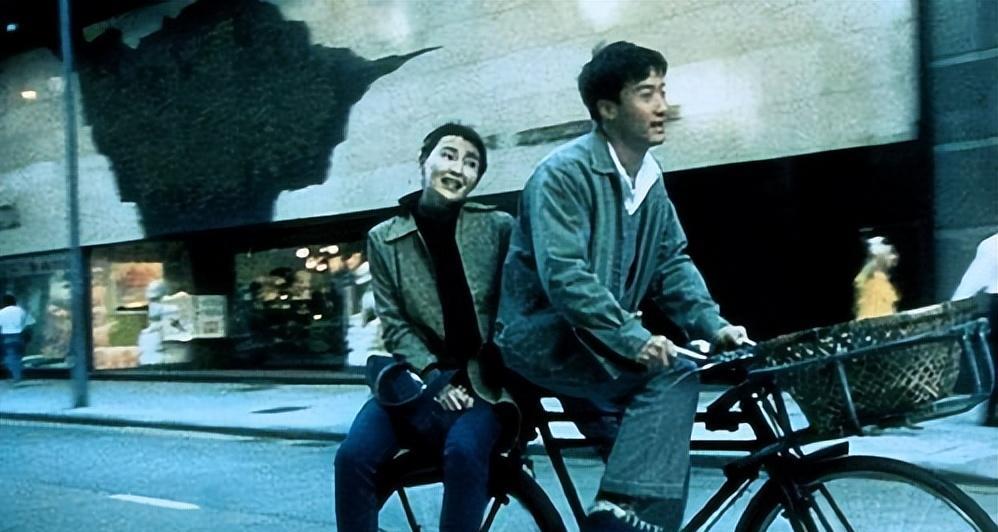 事实证明,“无夫无子”独居贫民窟的张曼玉,已走上另一条道路!