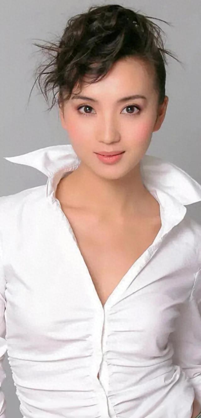 万人迷陈好:低调过上百亿富太太的生活,45岁依旧是粉红女郎