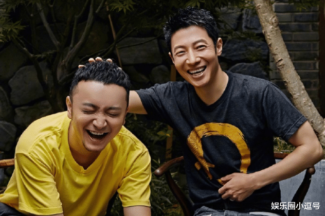 |格买提录节目意外摔伤！撒贝宁展现真情帮助处理伤口