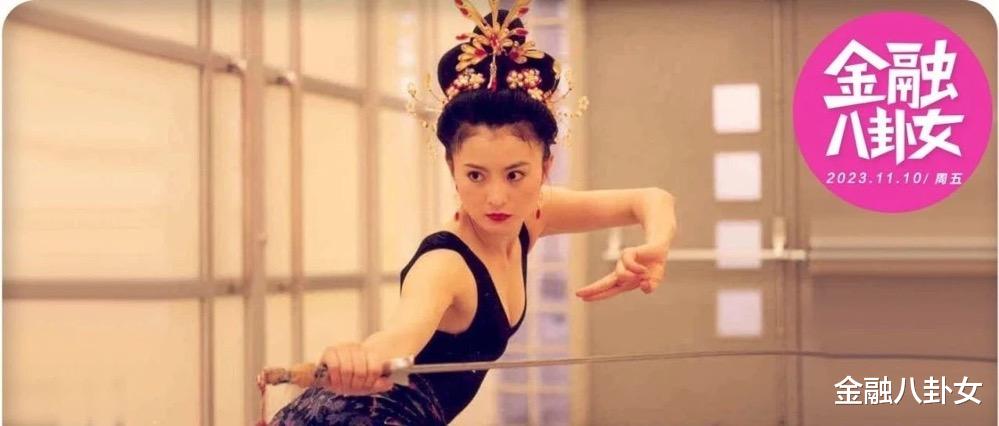 功夫女神36岁离婚带娃嫁入豪门，如今58岁要直播养活自己？