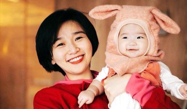 王伟平:25岁成名遇见初恋,结婚39年无绯闻,如今女儿比他更红