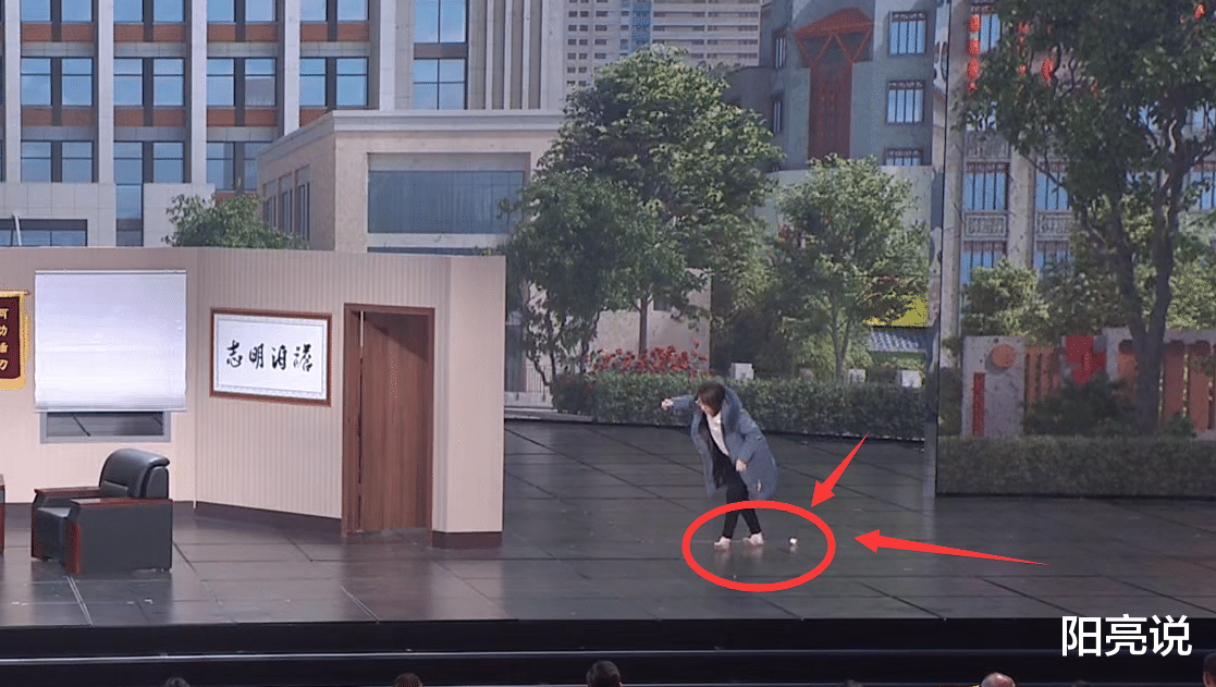 沈腾|沈腾小品《坑》共出现4个“失误”,总导演被迫启动预案