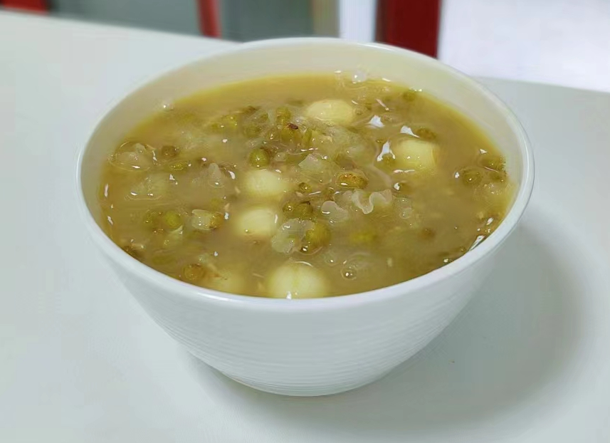 三伏天出汗多，暑热难耐？常给家人喝这汤，消暑解热，别不懂吃