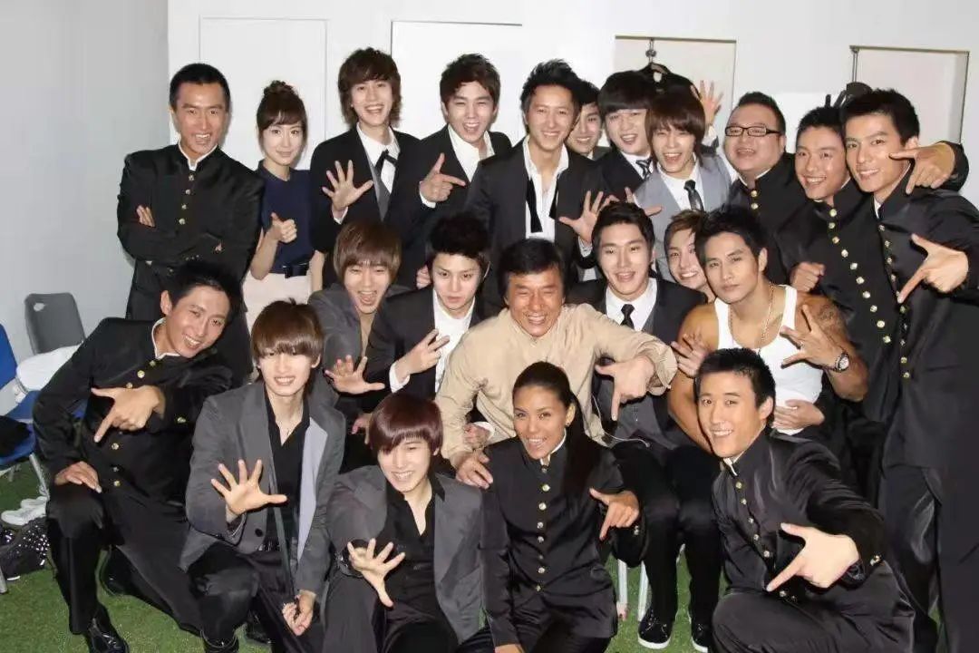 成龙：刚走红时报复性消费，一年吃饭就花1600万元