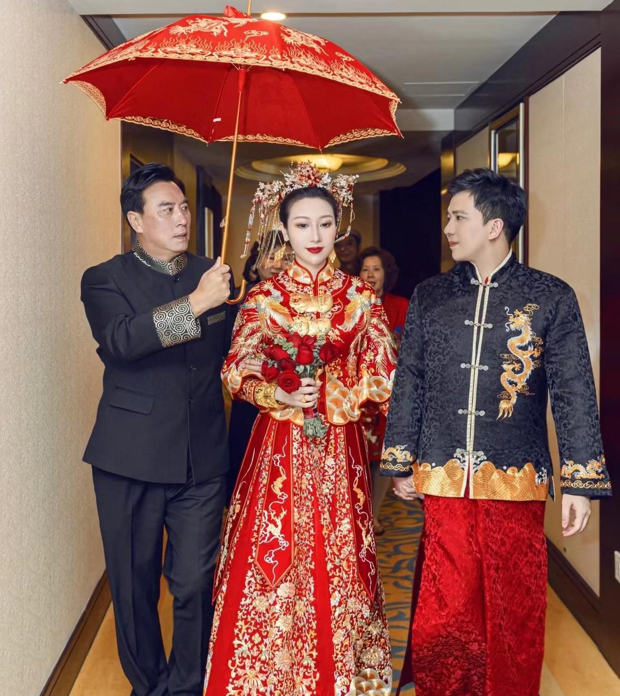 舅舅外公都是影帝，爸爸是国家一级演员，海归学历现在是网红