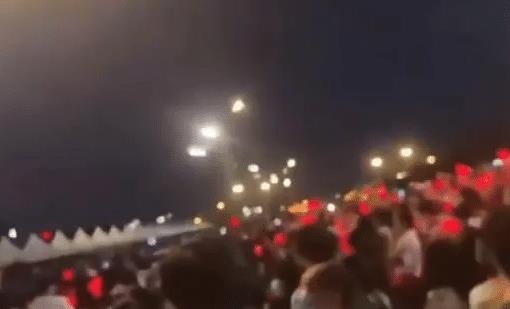 |五月天惹众怒！邀华晨宇出席演唱会，退票潮涌现，现场一度失控！