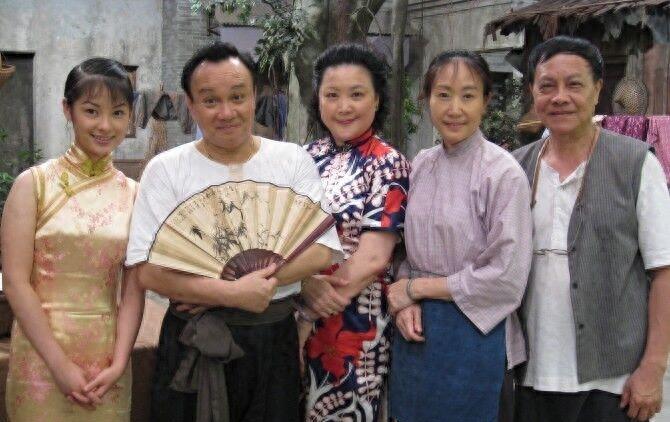 63岁的“八姑”黄伟香,戏里是阿香的养母,戏外家庭状况不为人知