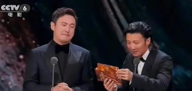 |华表奖张子枫首拿影后！沈腾为何不愿念名字？