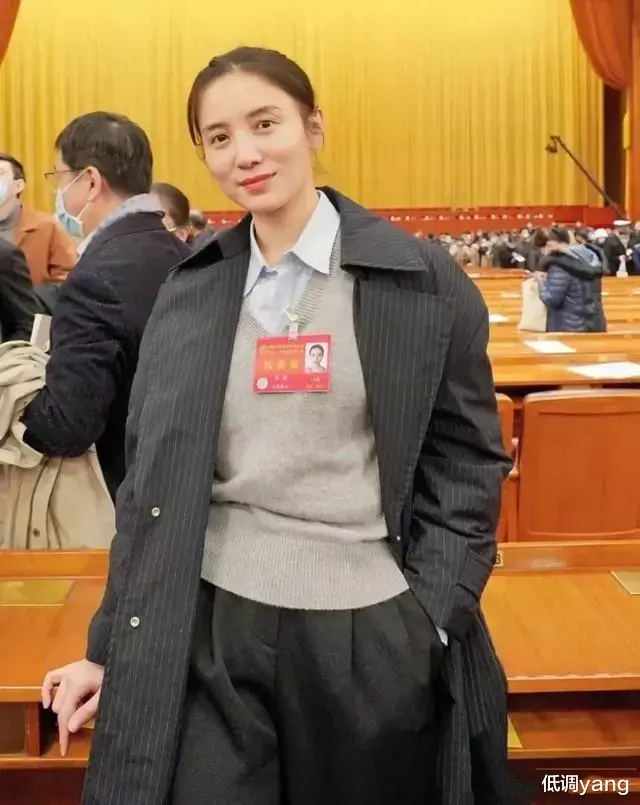 迪丽热巴|8位演员素颜合影！刘涛知性，宋佳大气，佟丽娅周冬雨共用一张脸