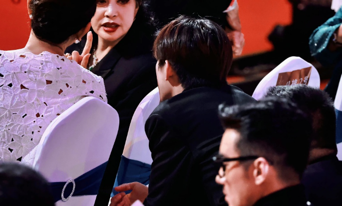 |华表奖现场座位位次,让流量爱豆在娱乐圈地位,显得极其尴尬