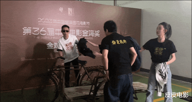 这一夜,袁泉气质出圈,殷桃女人味十足,何赛飞咬嘴唇可爱