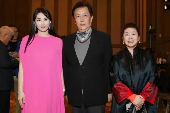 凤姐|“凤姐”罗玉凤在美国结婚+获得绿卡!高晓松送上祝福