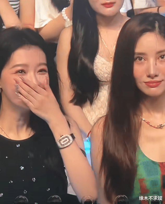 孙怡看薛之谦演唱会,戴236万名表身价疑过亿,女儿穿百元平价款