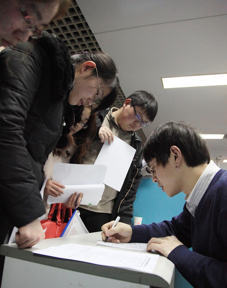 退休“返聘”揭秘：这3个专业越老越吃香，收入超高！