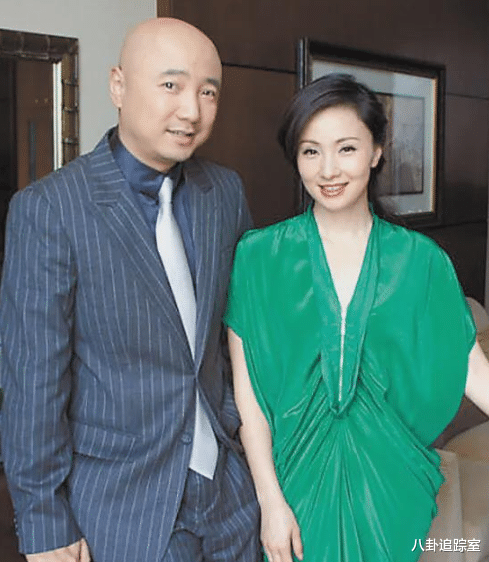 徐峥|徐峥一家同框身材一致!14岁女儿似翻版爸爸,陶虹憔悴发福变化大