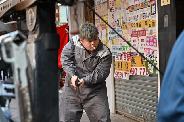 预测总票房2.16亿,低配版《疯狂的石头》,为港片扳回一局