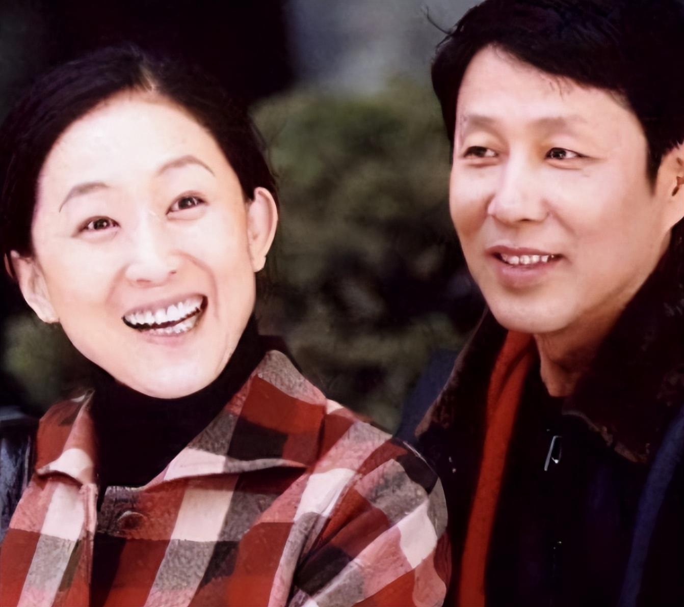 “娱圈异类”高龄女明星，20年不吃米饭，和亲哥不婚不育相伴终生