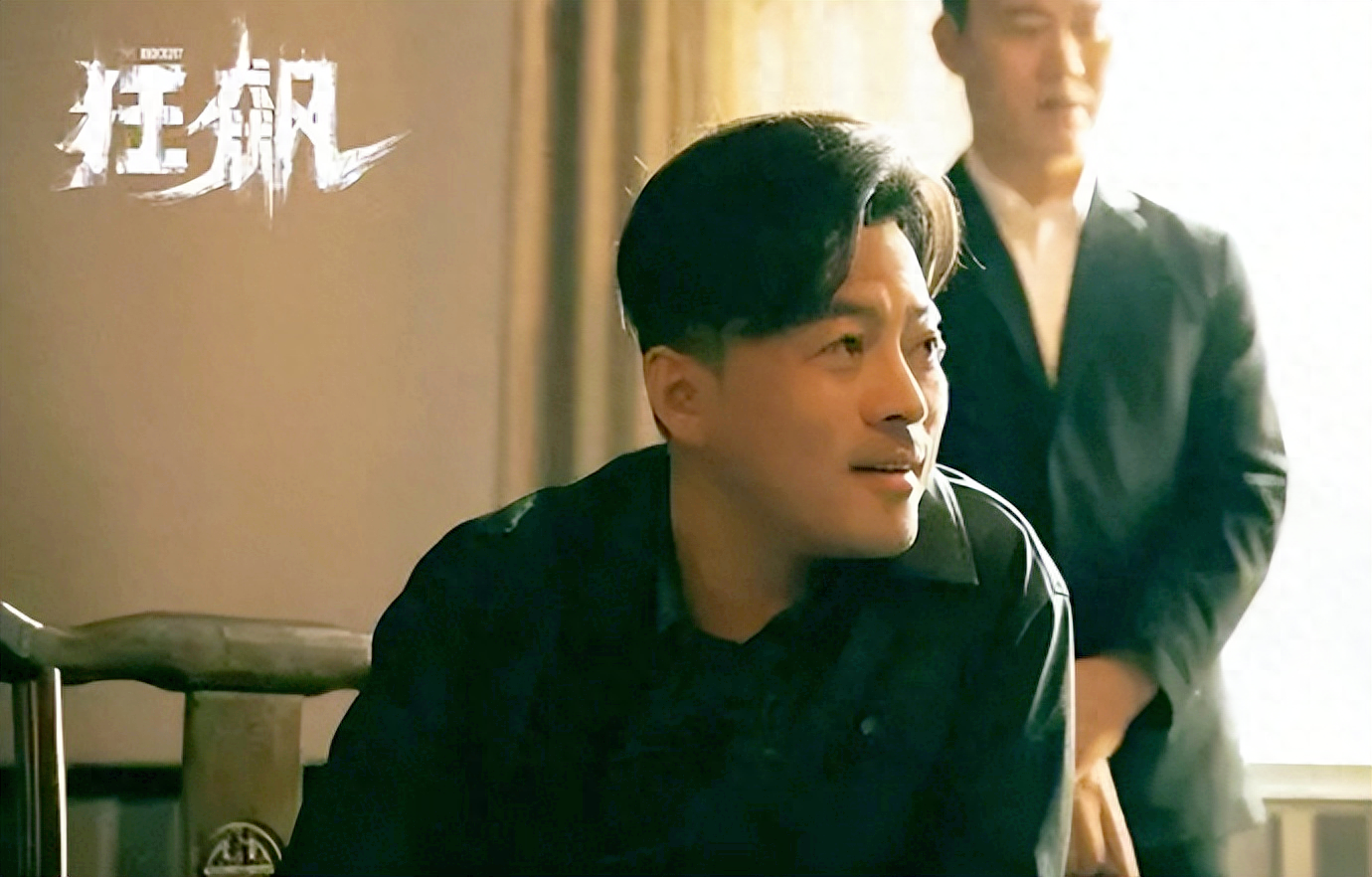 父亲是金牌编剧，媳妇是演员，他本不用担忧资源，甘愿从龙套做起