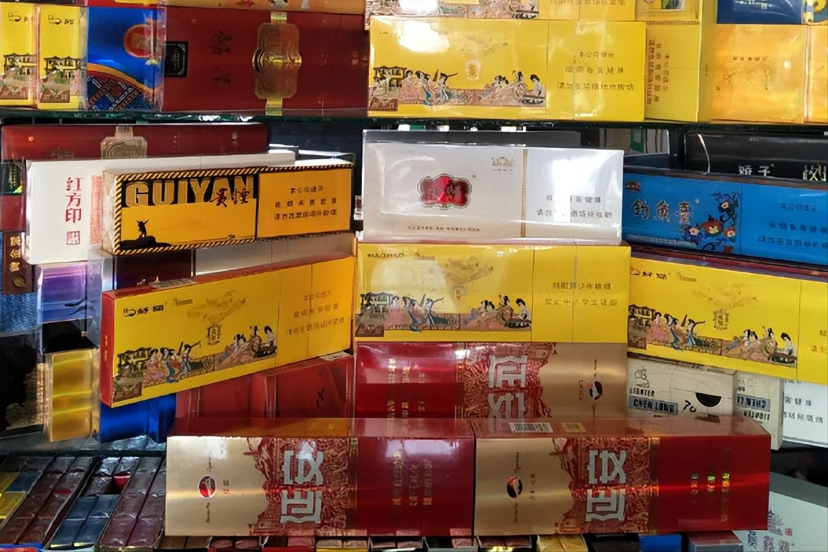 突发!光头男因为赊账不成,发疯砍伤老板娘及路人,致两死一重伤