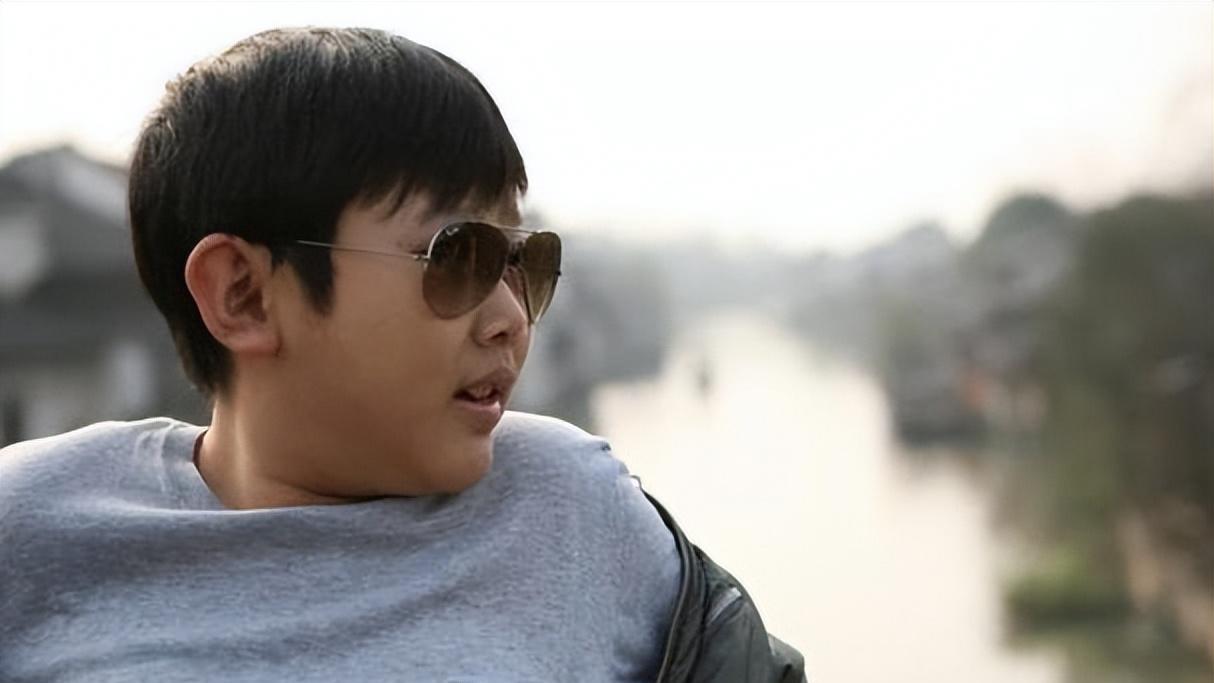 演员侯祥：9岁停止发育，38岁身高不到1米6，和妻子同框像极母子