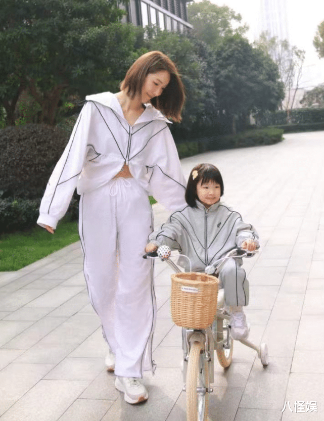 王子文|李亚男晒母女合照,俩女儿清新脱俗,鼻子嘴都未遗传王祖蓝超会长