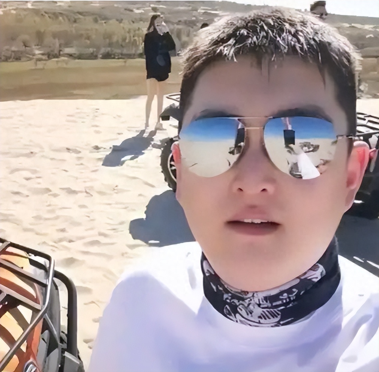 用千万金烟斗，花260万买狗！赵本山儿子：我家的钱十辈子花不完