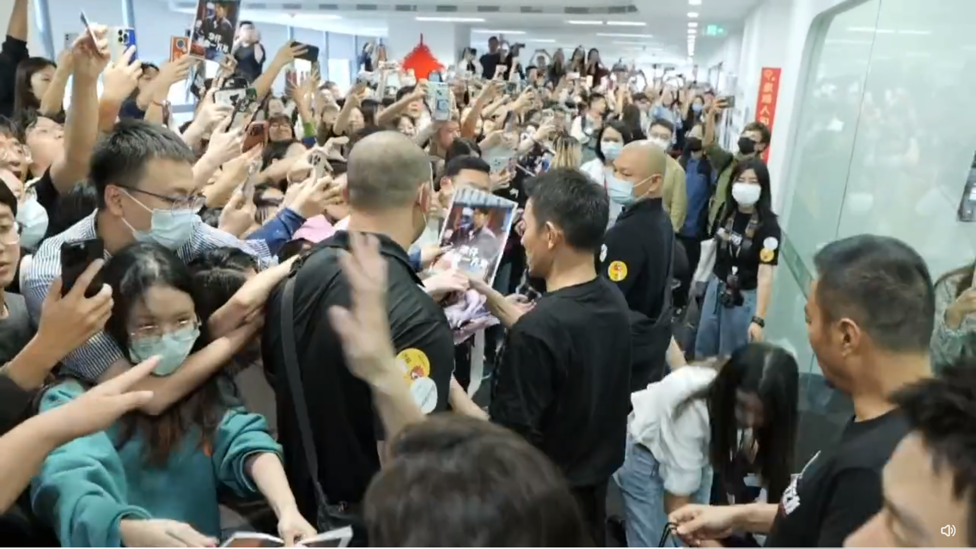 刘德华排场太大！路演150位保安护驾，电影票最高1200元