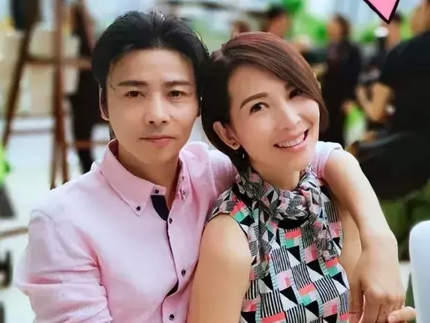 蔡少芬|张晋：东拼西凑借了1.8万办婚礼, 结果蔡少芬妈坐地起价100万