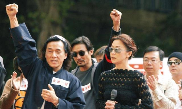 刘嘉玲“艳门照”曝光,掀起香港娱乐圈大暴动,背后凶手浮现