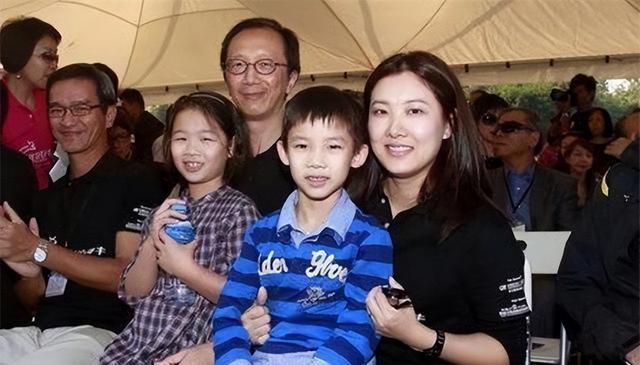 伏明霞|02年香港财神爷娶小26岁伏明霞,婚后不改风流,与妻子闺蜜传绯闻