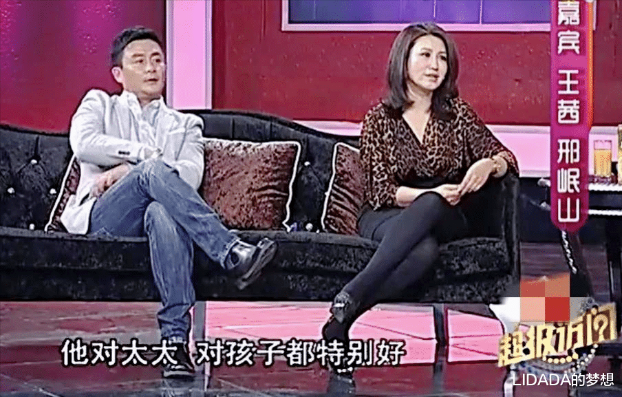 她,出身名门世家,嫁著名演员为妻,恩爱30余年,儿子高大帅气