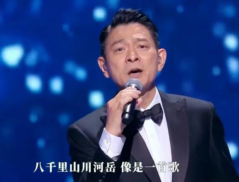 大湾区晚会:张柏芝绝美,李宇春跑调,徐小凤开全麦,港星赢麻了