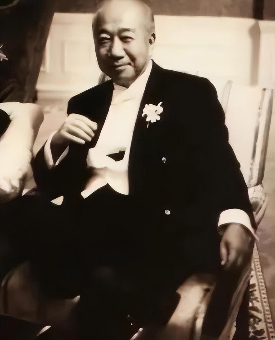 花滑|王薇薇:73岁皮不松肉不垮,背影如少女,家世显赫身边小鲜肉不断