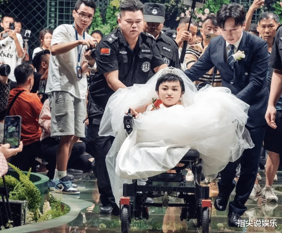 袖珍富豪李喜梅大婚，陪嫁1000W和广州3套房，男方26岁，是演员