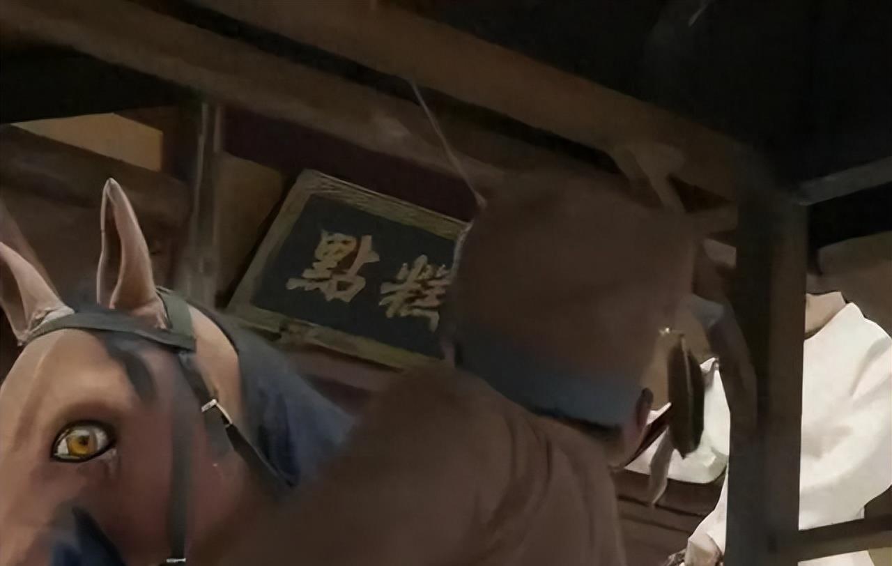 手撕鬼子就算了,输血管也能忍了,但古装配黑丝,是真的离谱!