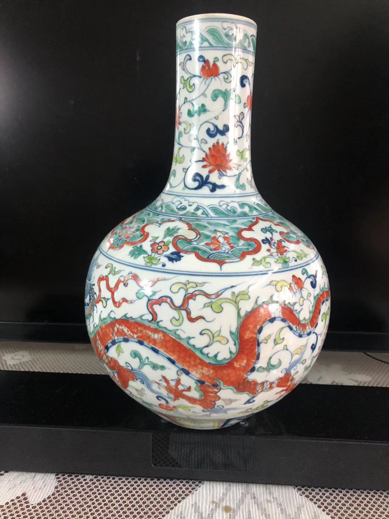 民间藏家（大明成化斗彩天球瓶）