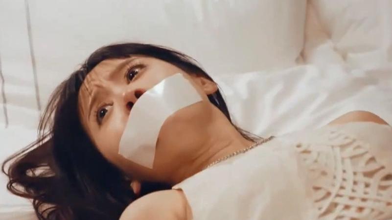在16年河北一位美女遭绑架，美女向劫匪提出三个问题，绑匪顿时跪地痛哭