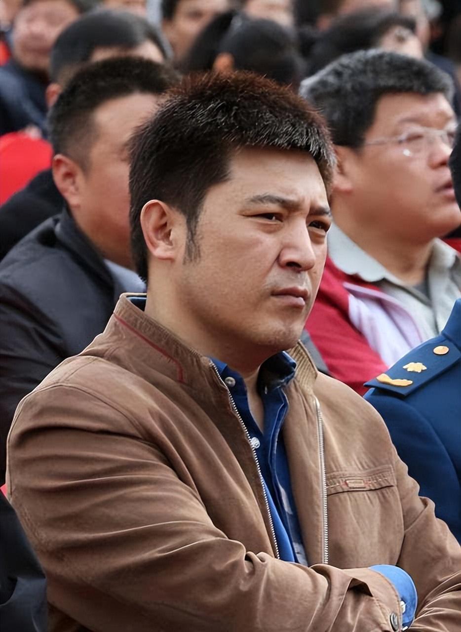 明着吃软饭？17次上春晚竟然全是老婆的功劳，结婚27年被拿捏死