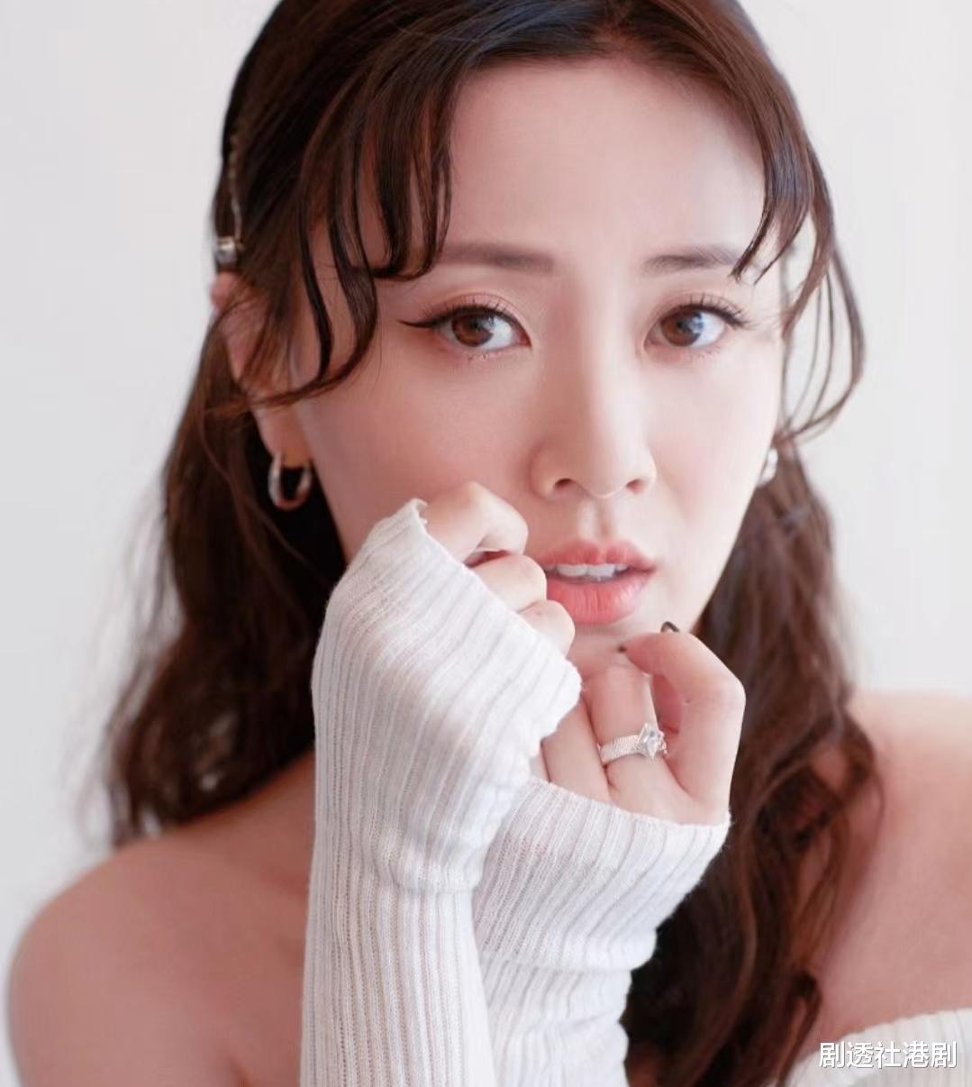 朱晨丽|正面反击!TVB女星再将小生降级“网友”,二人6年绯闻疑正式告终