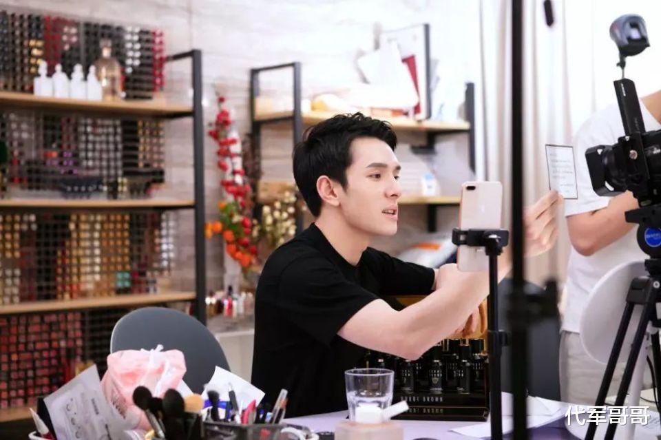 李佳琦双11收入超250亿,到底是真是假?