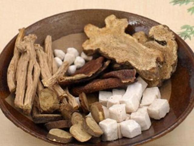 身体虚能不能补?看舌苔就清楚,这5种舌像千万注意,越补越上火