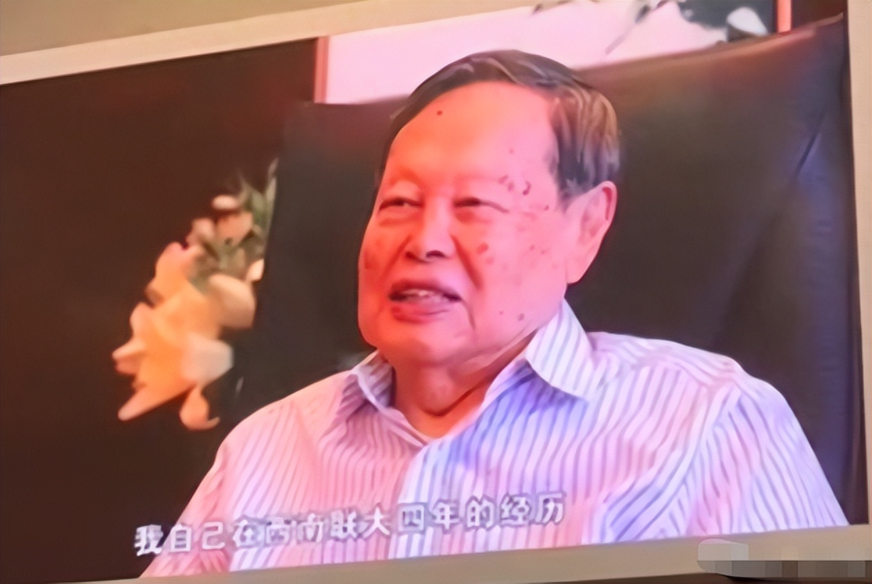 杨振宁现身东莞理工致词,脑清晰脸红润状态好,疑与翁帆好事将近