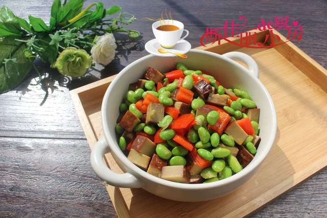 毛豆|女人不妨多吃这素菜小炒,比吃大鱼大肉强!鲜美营养又便宜,随手一炒真好吃