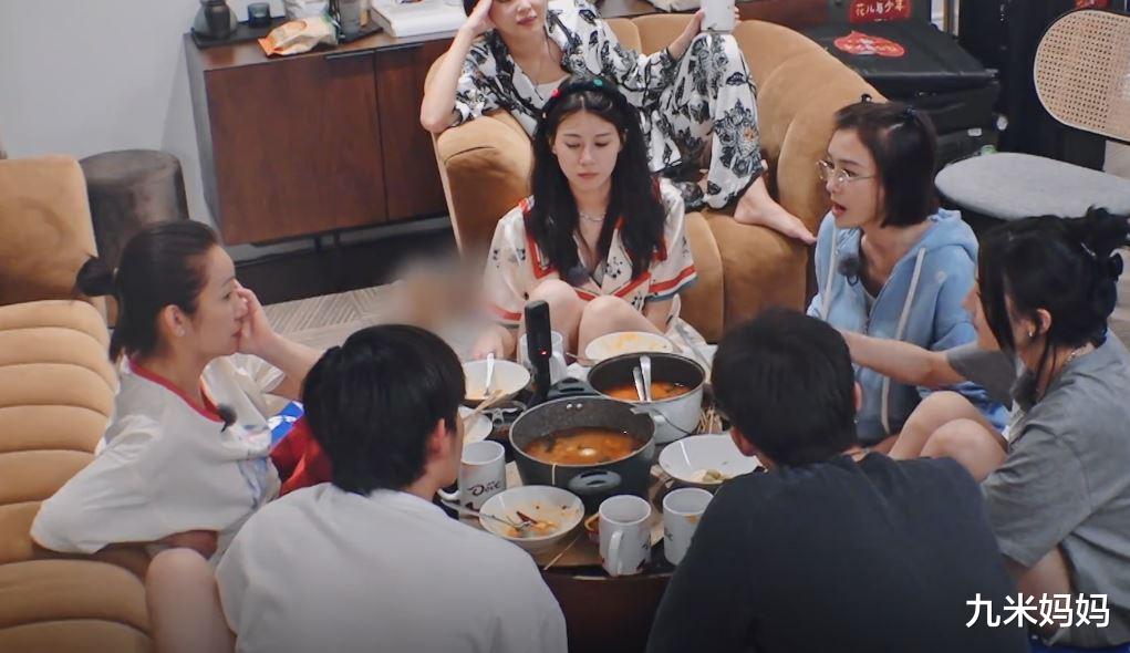 秦海璐和秦岚的精神状态,完全可以写入内娱教科书,网友:学到了